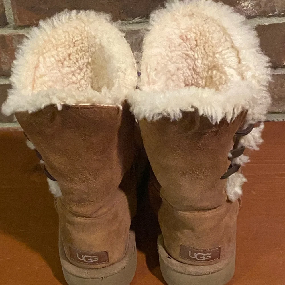 UGG Boots - Picture 4 of 7